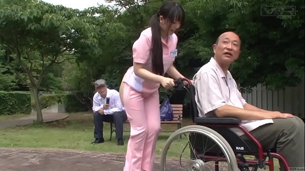 เอวีญี่ปุ่นสาวนมโตเลี้ยงคนแก่ พาไปเดินสวนสาธารณะเสร็จแล้วจัดเย็ดกระแทกแบบจัดหนักลีลาเสียวเอาซะขาแทบหัก